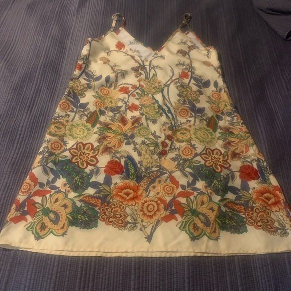 dress with fun designs - Picture 2 of 2